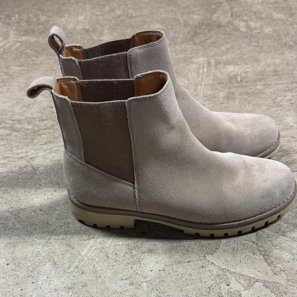 Stylish Suede Chelsea Boots